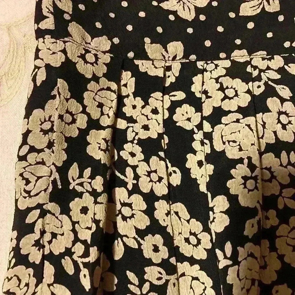 CHICO’s black floral midi trumpet skirt rayon black & ivory contrast flounce 4 - Picture 5 of 7